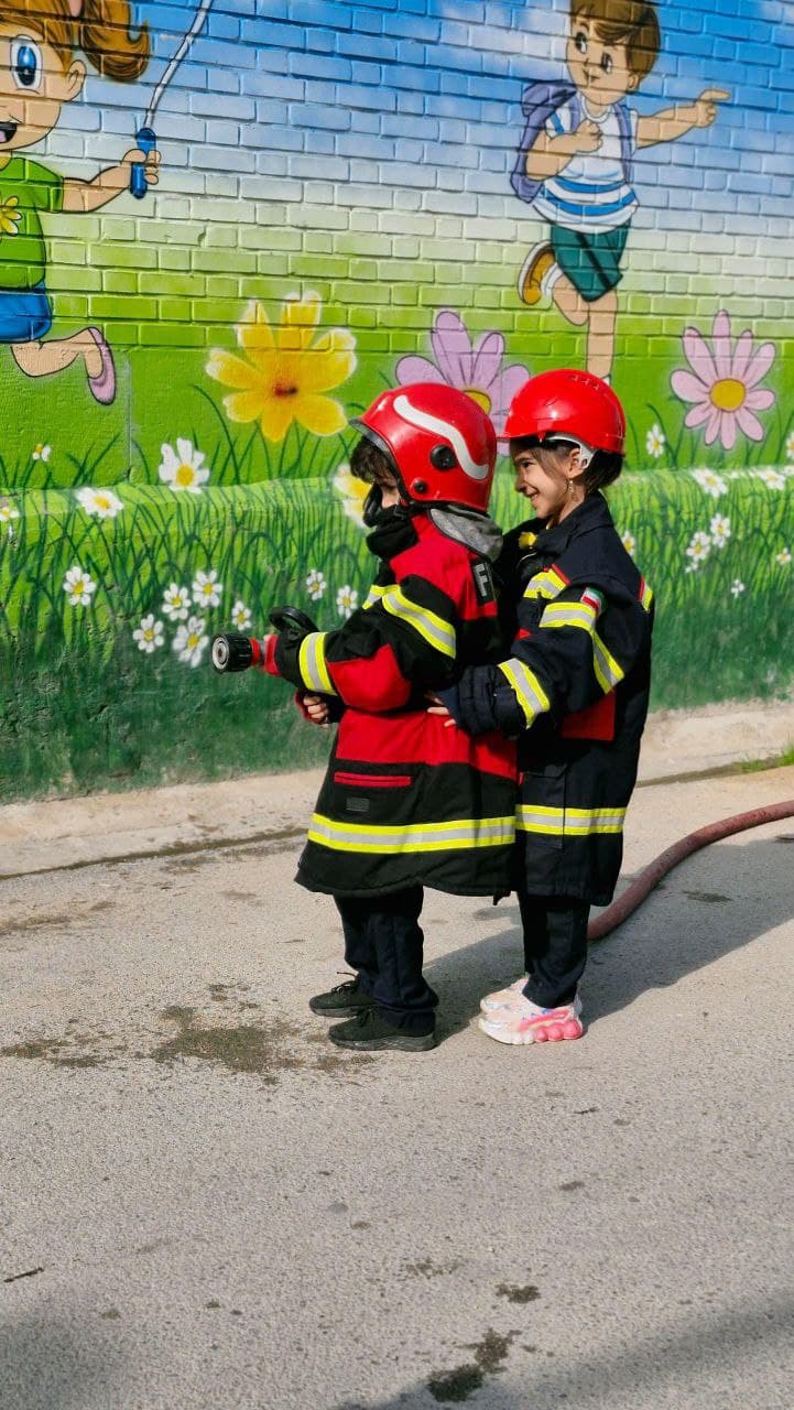 حضور آتشنشان محترم در کودکستان