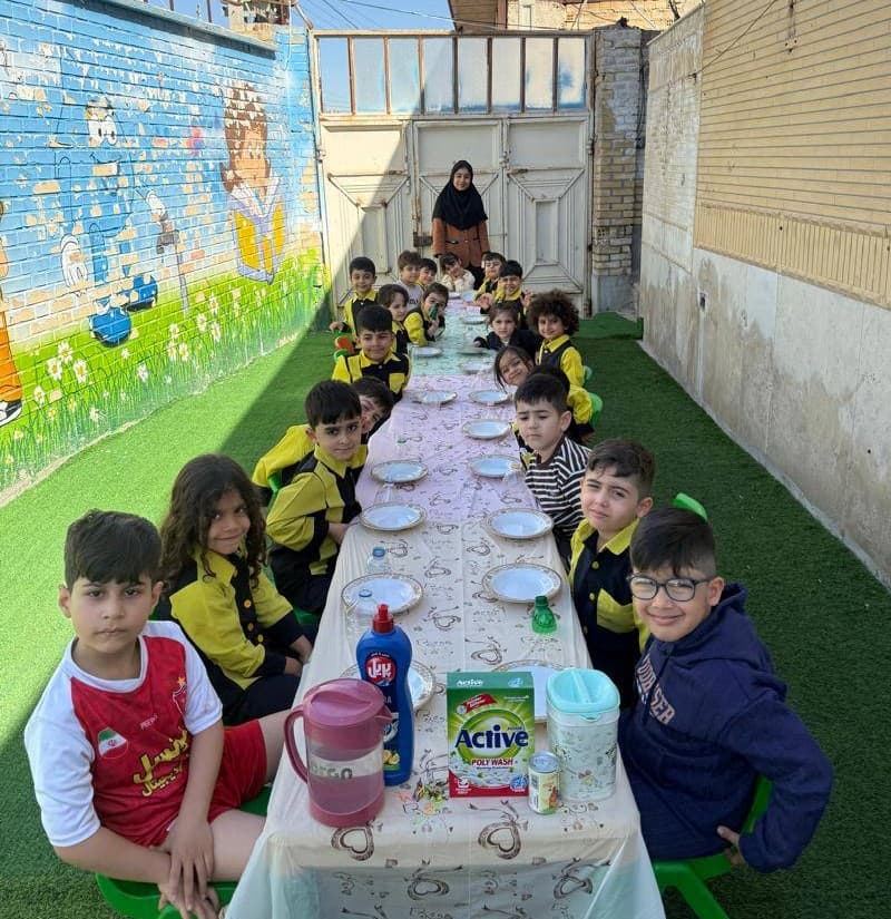 فضای بیرونی مجموعه دانشمندان کوچک